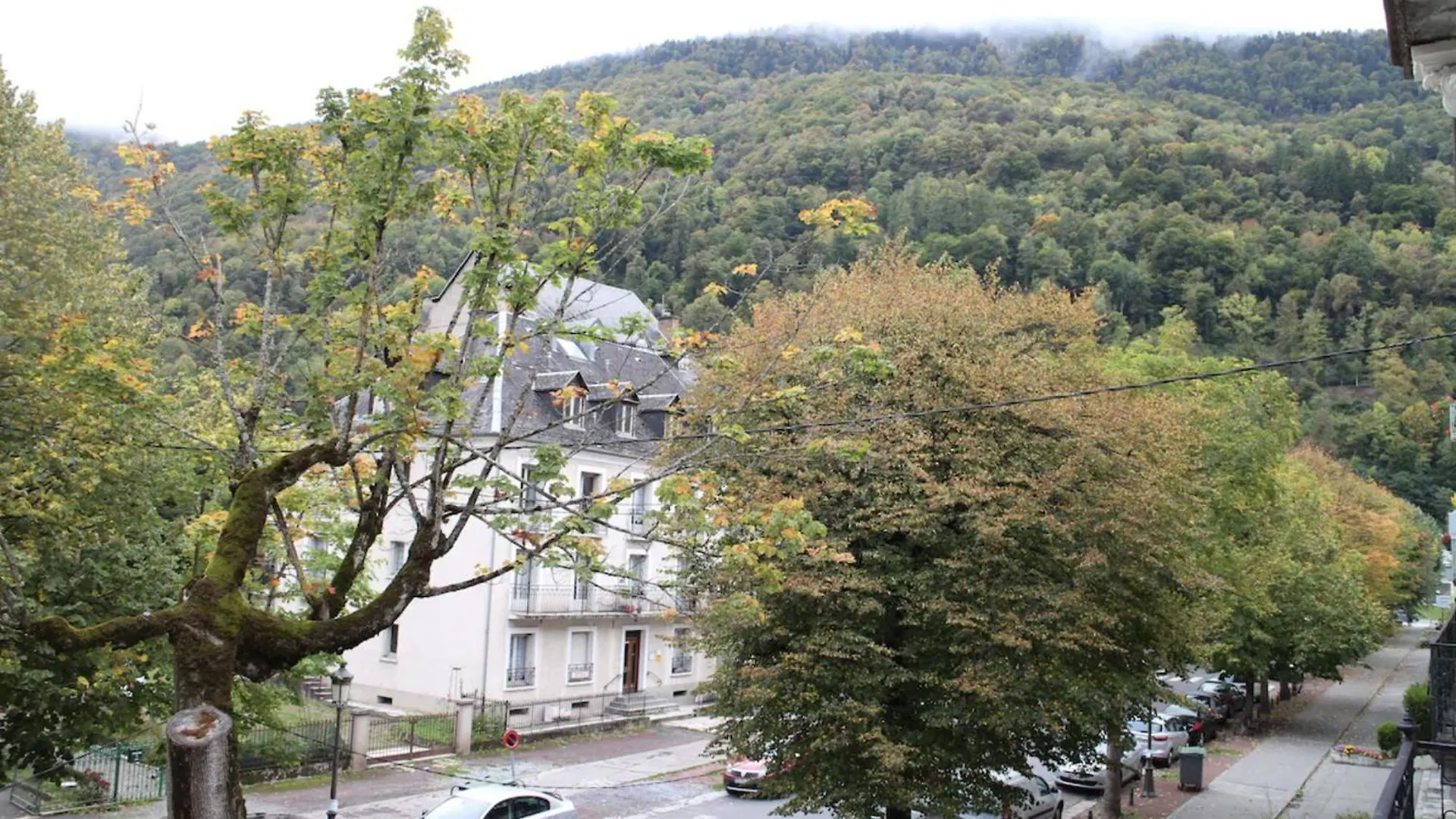 Funky, Affordable Mountain Apartment Bagnères-de-Luchon