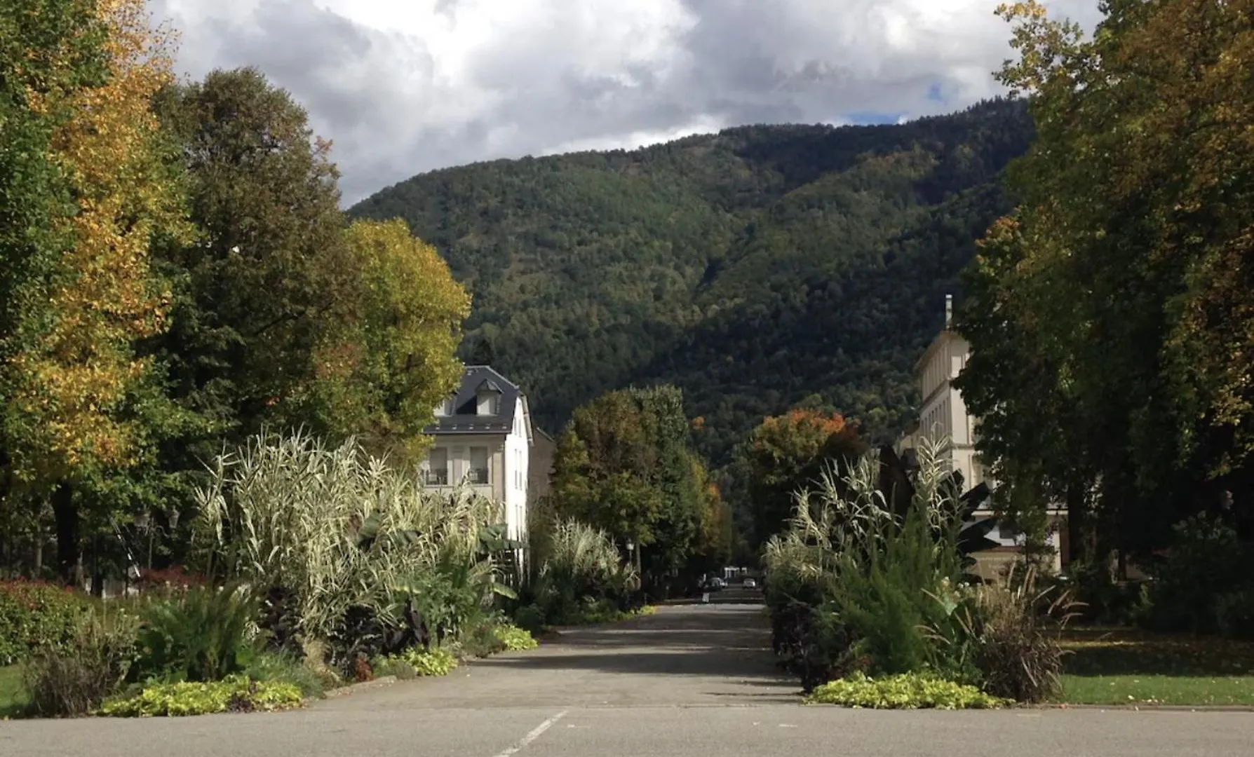Funky, Affordable Mountain Apartment Bagnères-de-Luchon
